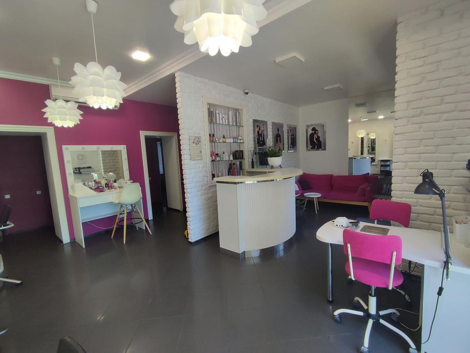 Продаж діючого салону краси з обладнанням