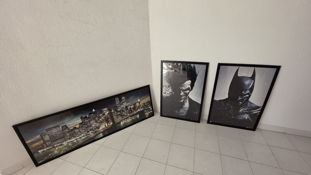 3 Quadros, Cidade e figuras  DC Batman , muito Grandes, molduras pretas FNAC, e telas imagem, espetacular.