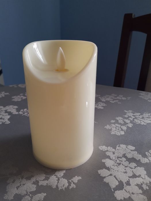 Świeca LED z płomieniem