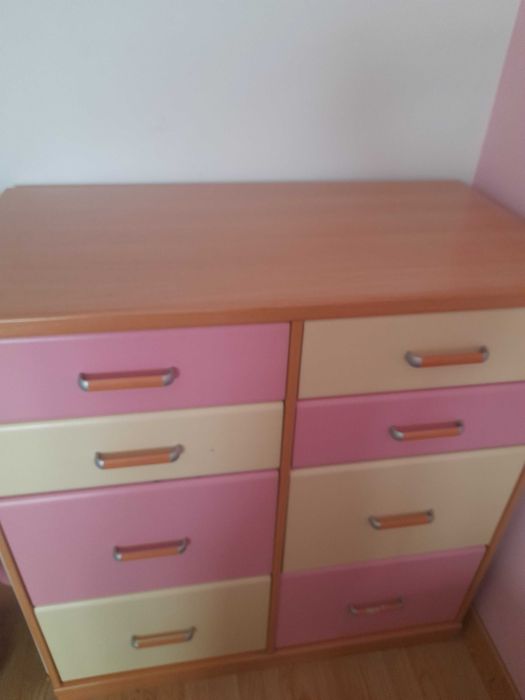 Mobilia Quarto Rosa e Creme