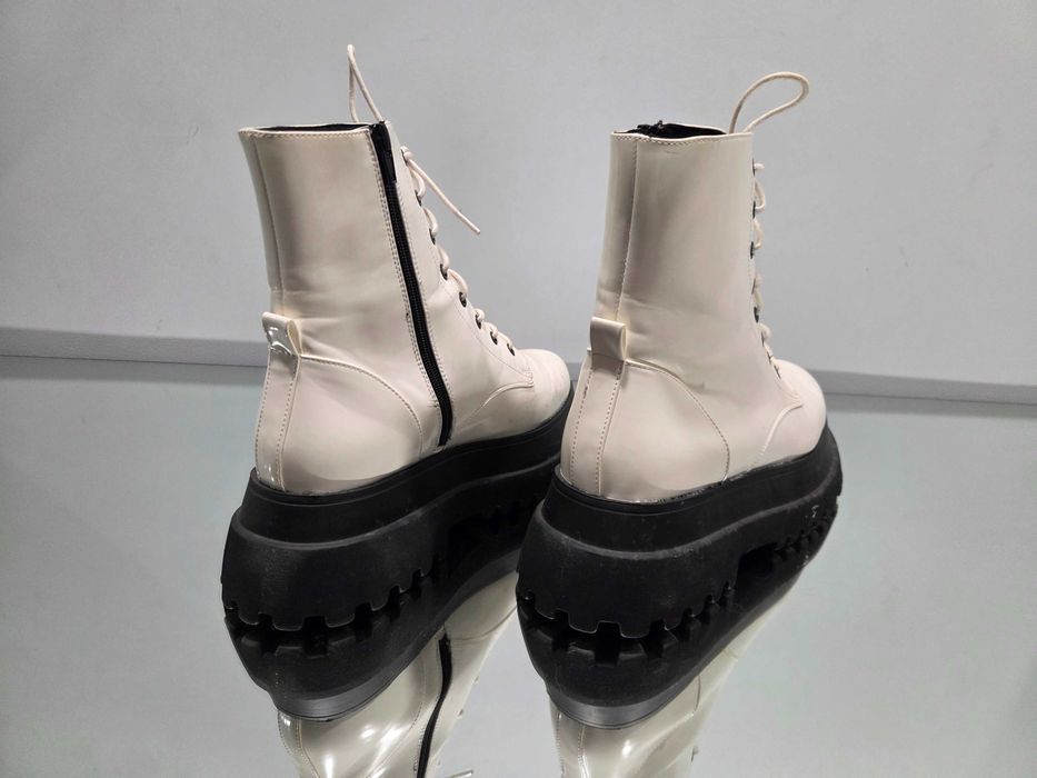 Białe botki ASOS DESIGN  r,42 27,7 cm