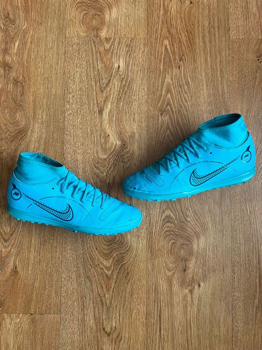 Сороконожки Nike Mercurial Superfly 8 Club TF футбольные бусты копочки