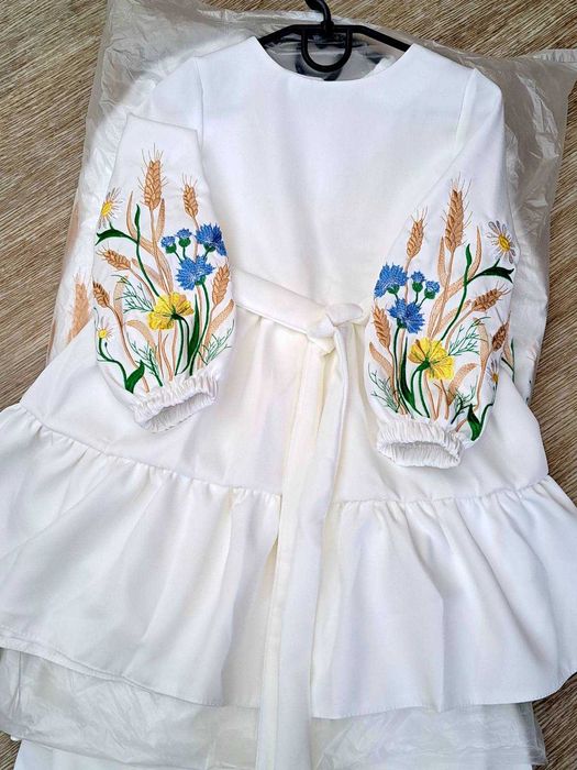 Сукні з вишивкою на дівчинку розміри 116-128