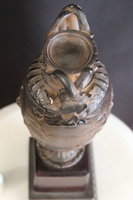 Ânfora vintage com duas pegas, decorada com cenas da Grécia Antiga