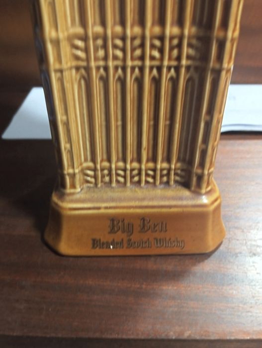 Garrafa Colecionável de Porcelana "Big Ben" – Scotch Whisky