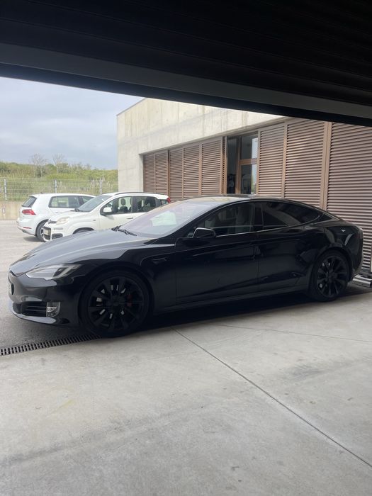 Tesla Model S.