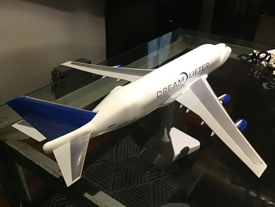 Boeing 747 Dream Lifter 1:200