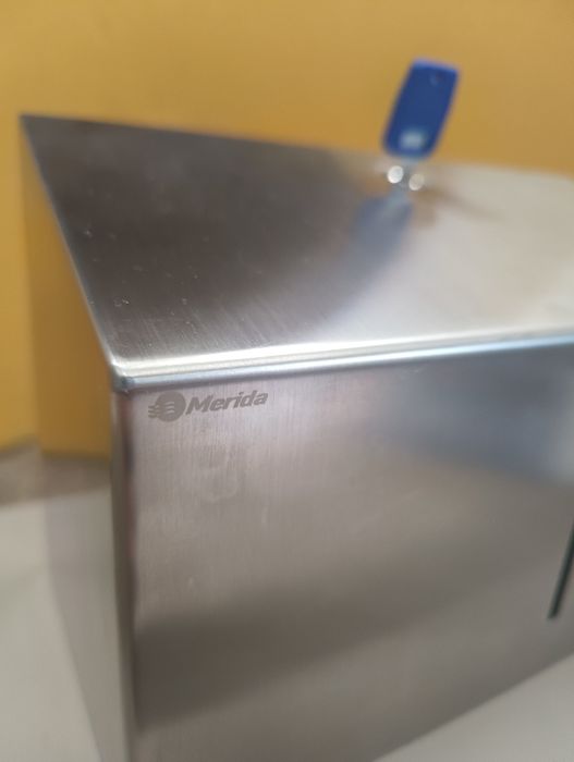 Pojemnik na ręczniki papierowe MERIDA