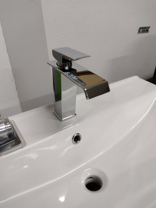 szafka łazienkowa czarny mat piękna