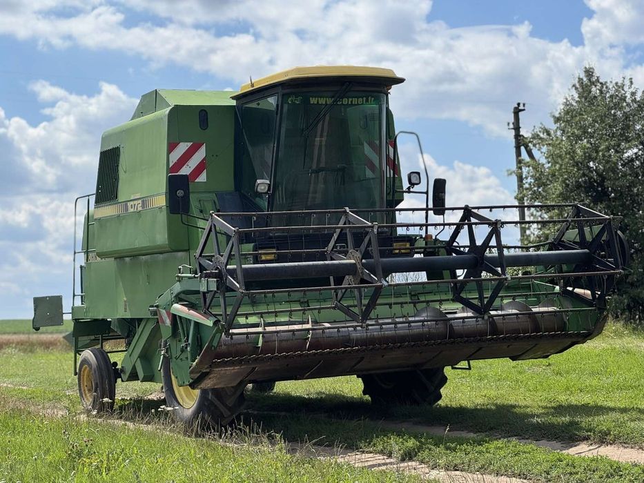 Продам комбайн джондір  1072