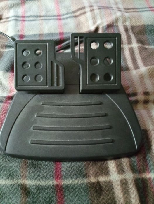 Игровой руль совершенно новый