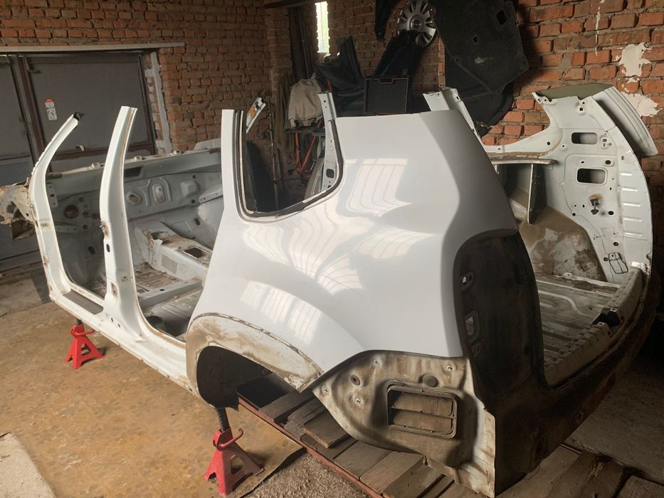 Четверть, поріг Renault Duster