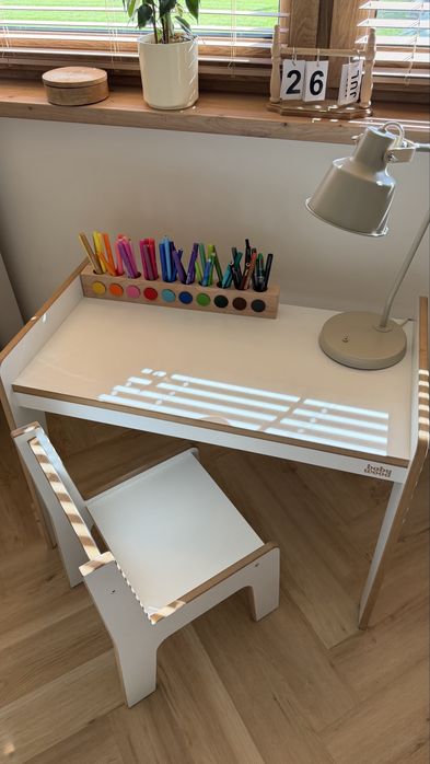 Stolik z krzesełkiem L Babywood dla dzieci biureczko