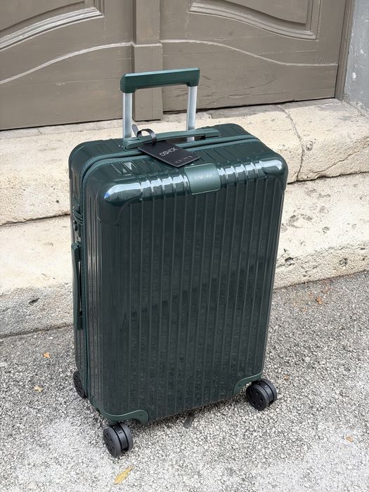 Валіза Rimowa essential medium  gloss green /Check- in M/валіза Rimowa в наявності