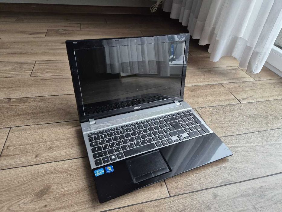 Laptop ACER V3 core I3