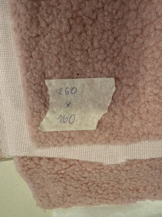 Material rozowy futerko kozuszek na plaszcz kurtke kamizelke dzianina