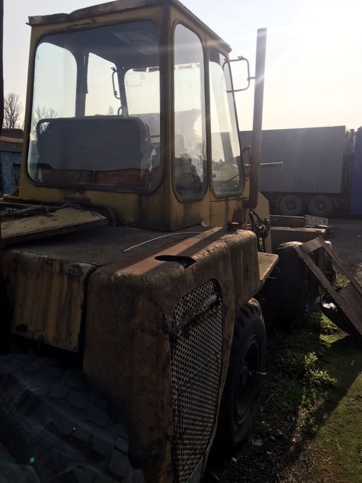 Фронтальний погружчик