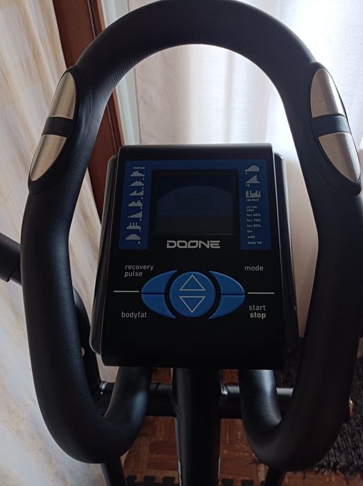URGENTE Bicicleta Elíptica Elétrica, com LCD monitor eletrónico, Doone