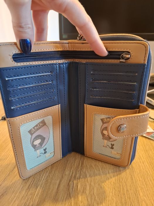 Portfel Anekke The earth speaks to all of us