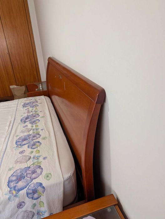 Cama de Casal, Colchãi, e 2 mesinhas de cabeceira