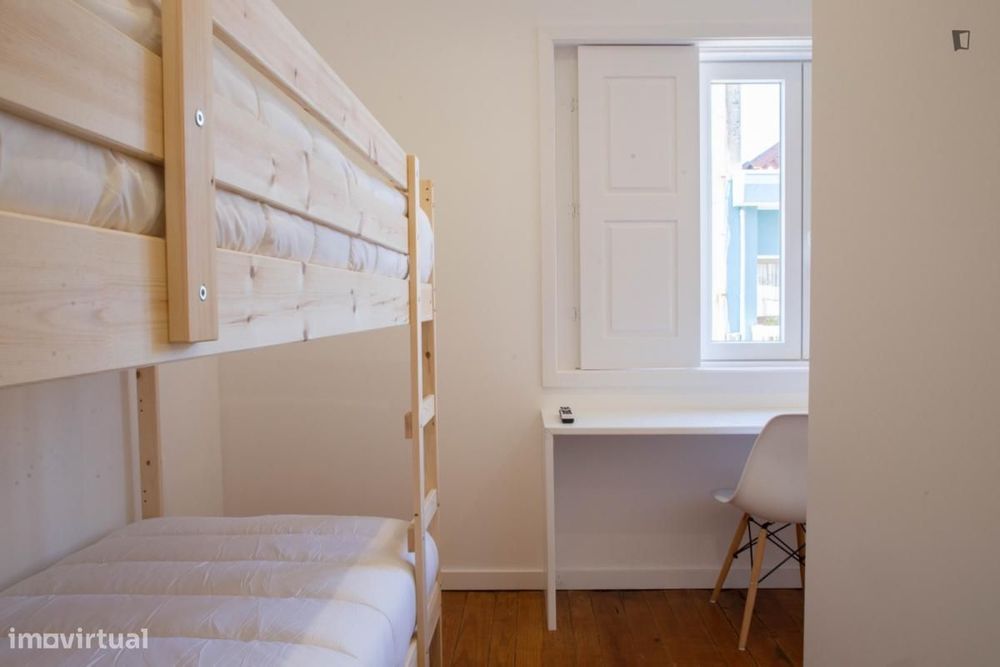 Quarto - localizado em Paranhos Porto