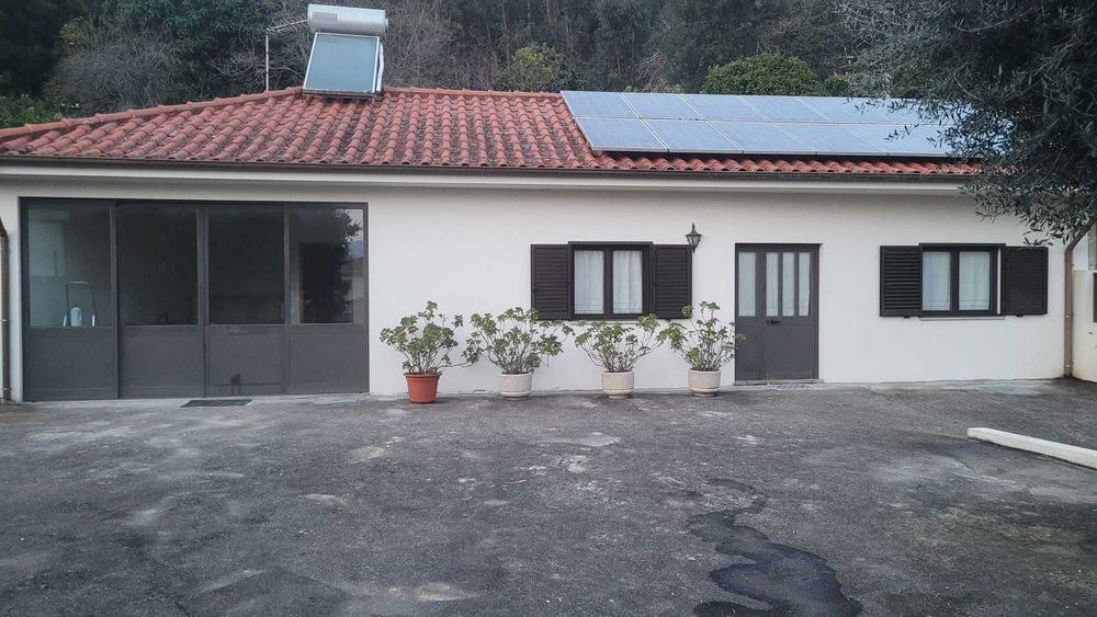 Moradia unifamiliar no centro da freguesia de Amares