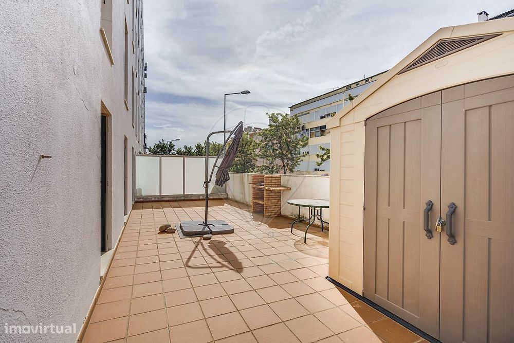 Apartamento T4 para arrendamento