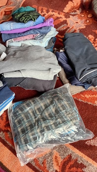 Віддам бещкоштовно чоловічий одяг