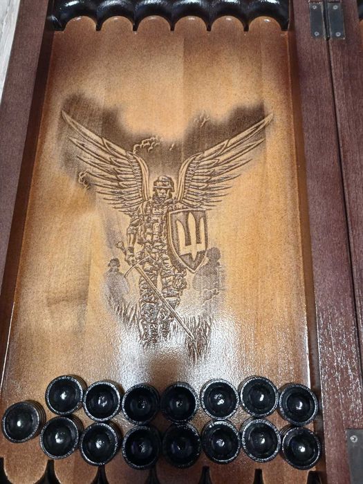 Шахматы и нарды,ручной роботы 60х60