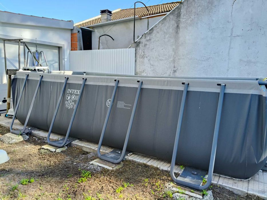 Piscina retangular INTEX XTR Frame 5,49 com todos os acessórios
