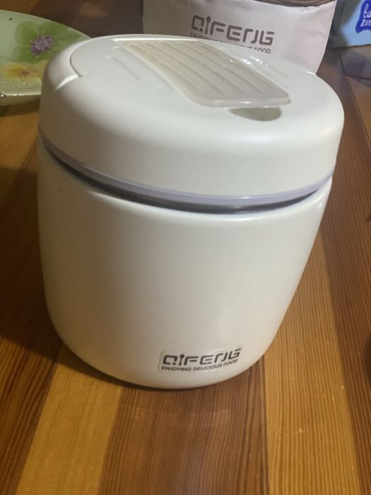 Термос для їжі.