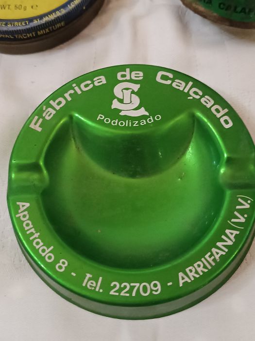 Coleção latas e cinzeiro