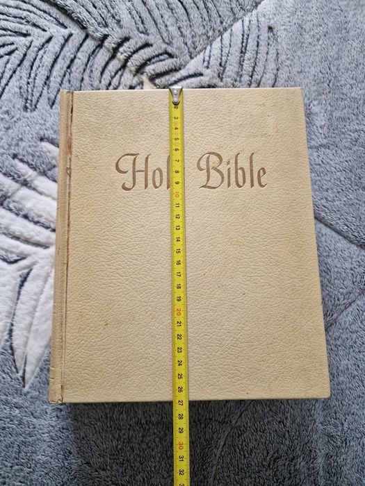 Big Book Holy Bible, Bíblia grande escrita em inglês