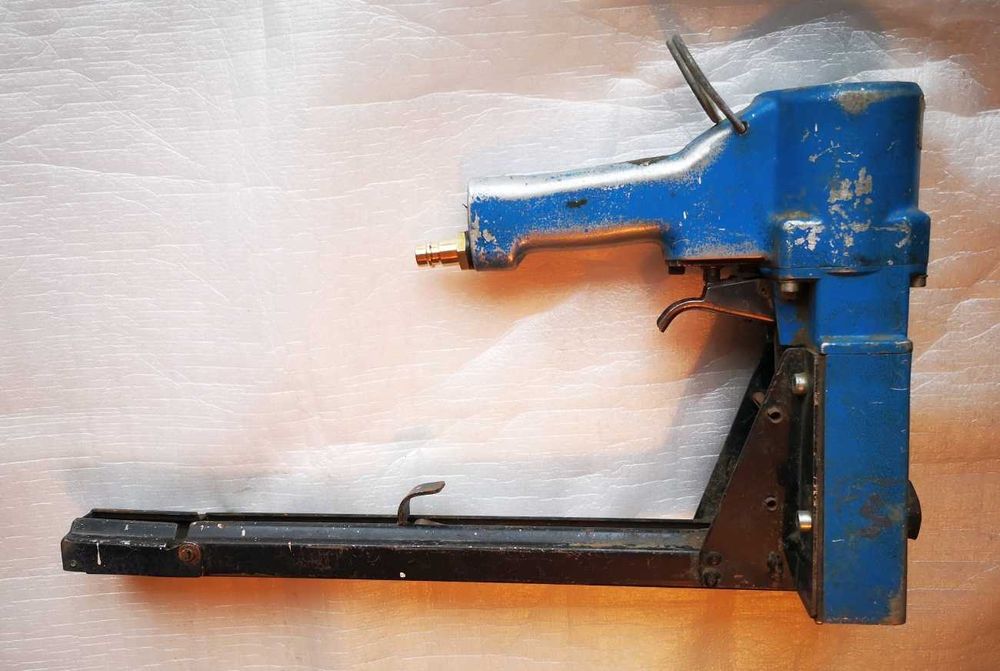 Zszywacz pneumatyczny do kartonów - Josef Kihlberg