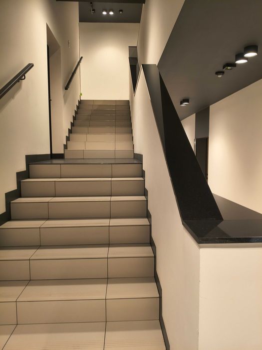 Parapety z konglomeratu , kamienne  ,Blaty , Pochwyty, Cokoły