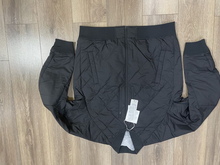 Бомбер японського бренду Uniqlo