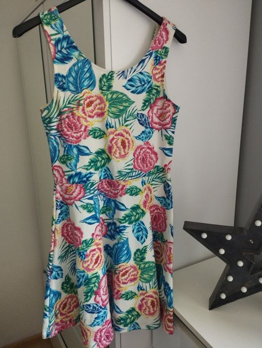 Śliczna letnia sukienka M