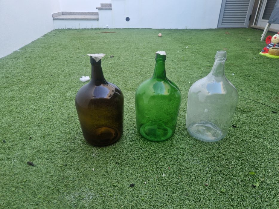 Vendo garrafões de 5 litros