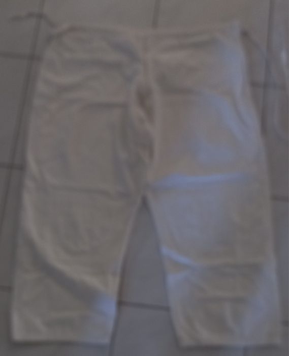 Fato de judo com cinto branco