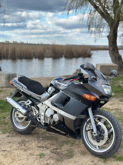 Продам kawasaki zzr600 1999год