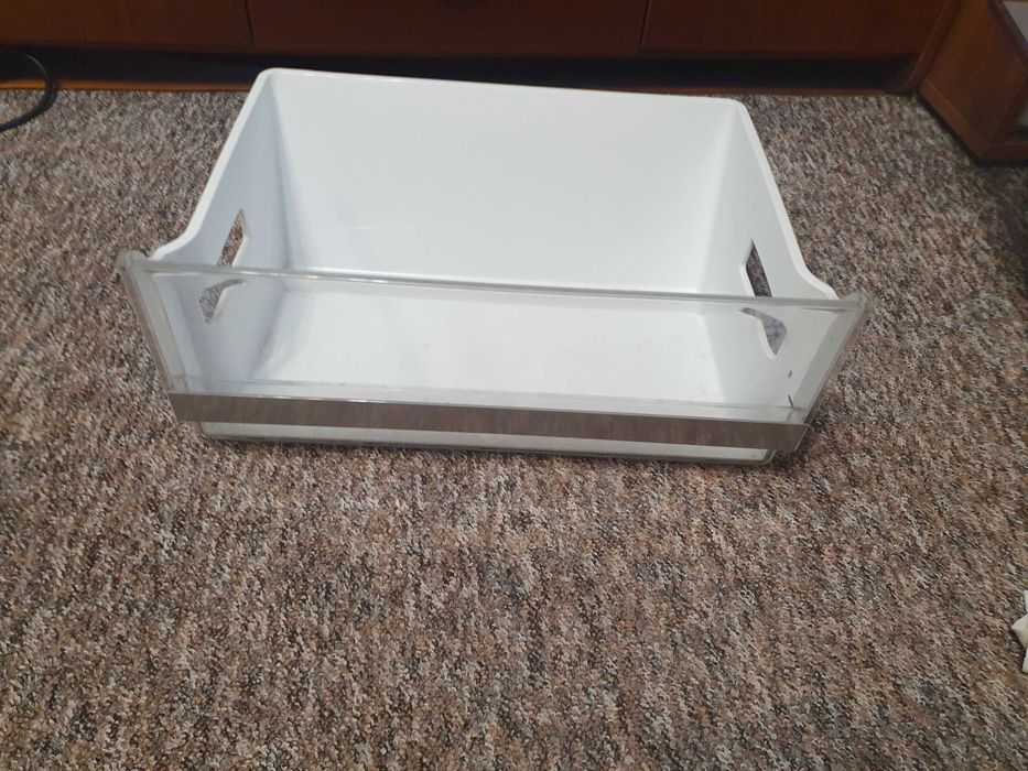 Szuflady i półki lodówki LG GBB72SWDFN