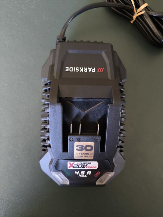 Carregador Parkside 20V 4.5A