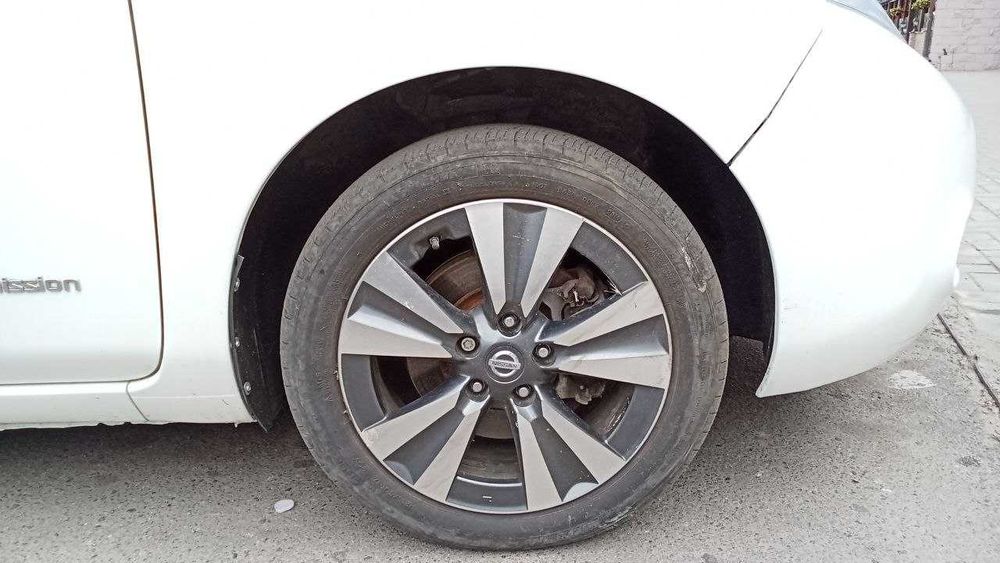 nissan leaf SV 2016 30 квч 54т км белый сша 11 из 12