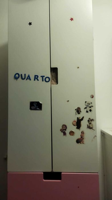 Roupeiro e módulo de gavetas