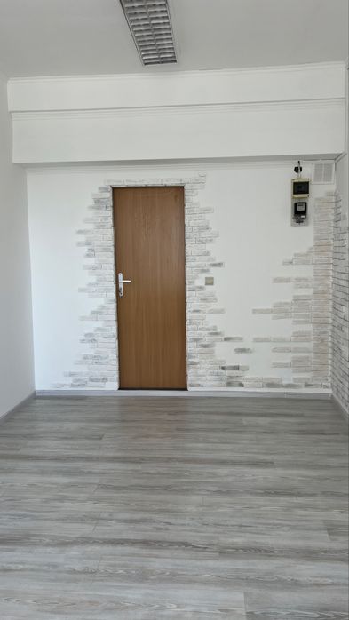 Здається в оренду приміщення вільного призначення площею 17.6 м2