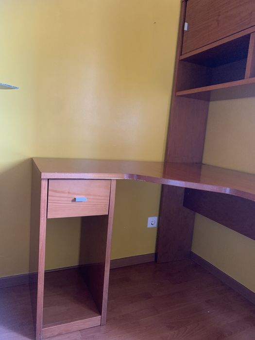 Large Desk, Like New64738772647170124