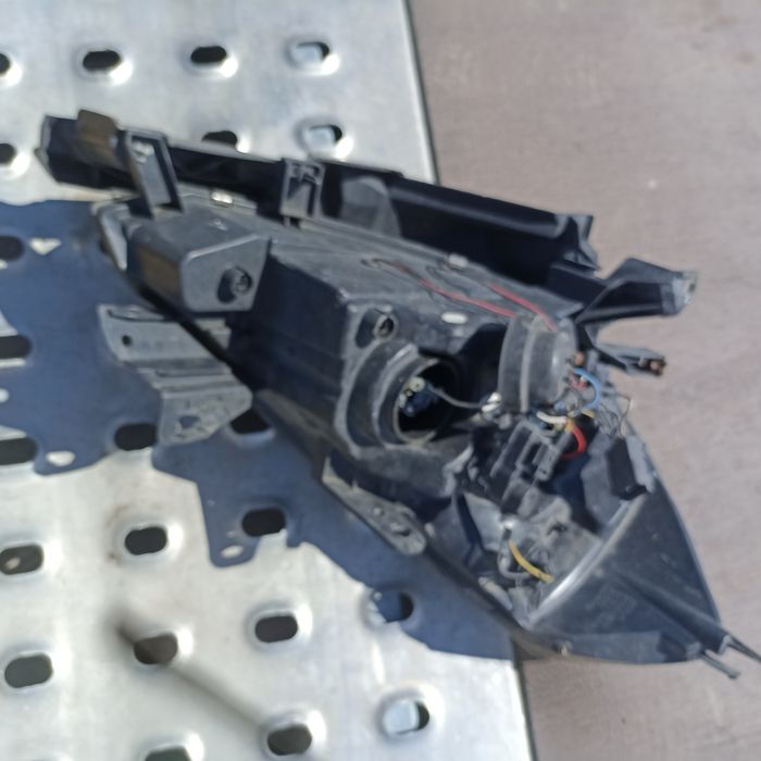 Lampa przednia lewa Renault Clio 3