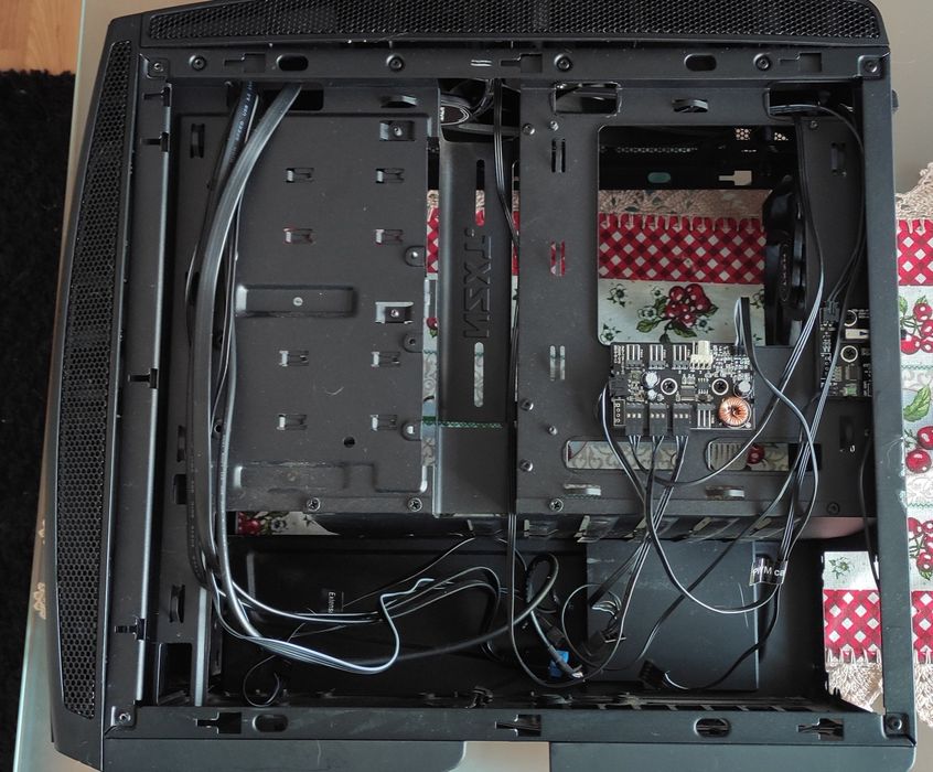 Caixa NZXT Manta
