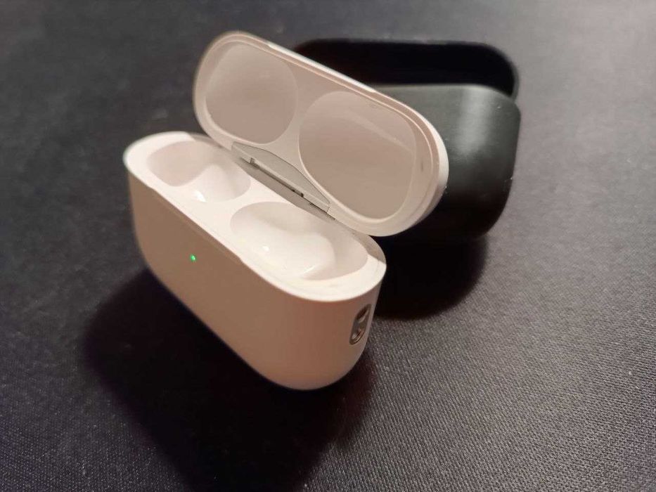 Кейс для бездротових навушників AirPods Pro Full + чохол у подарунок
