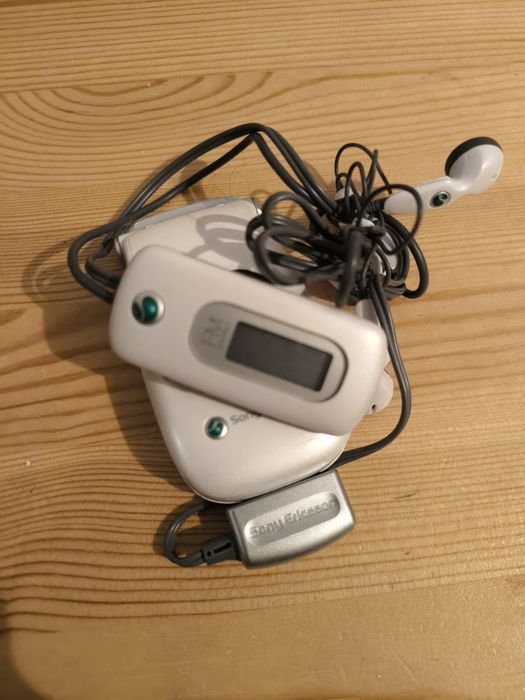 Telefon Sony Ericsson Z200 plus FM